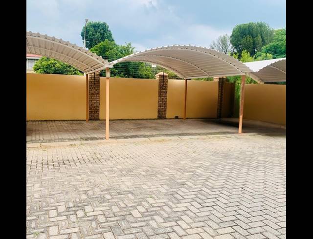 2 BEDROOM FLAT FOR SALE IN VANDERBIJLPARK SE 2